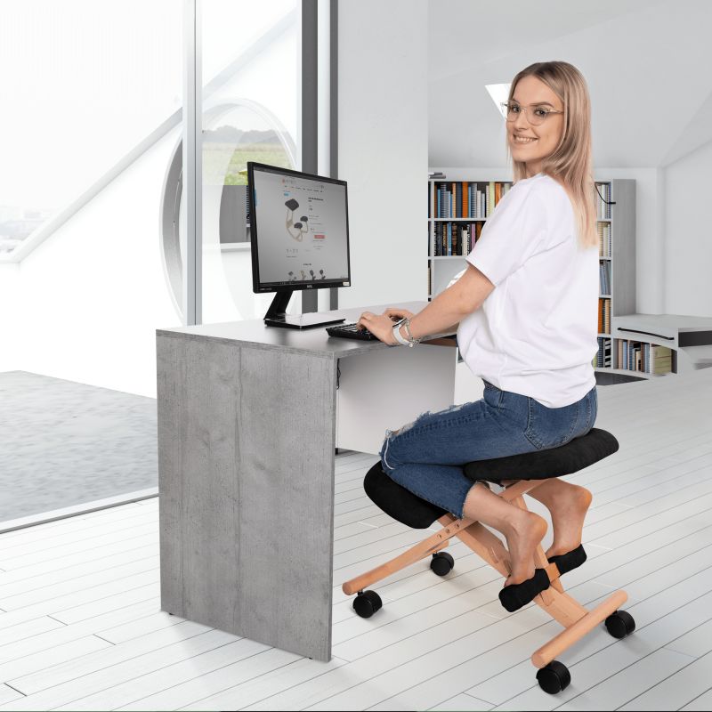 Moderná a ergonomická kľakačka, čierna-buk