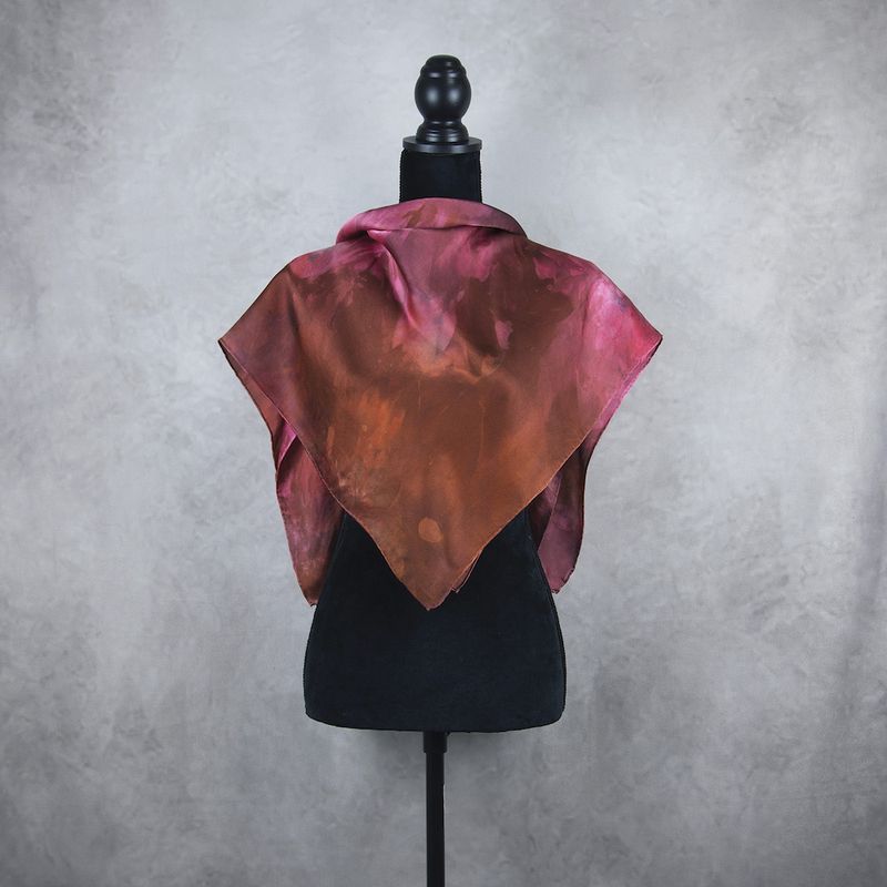 Luxusná hodvábna šatka LIMITED_352 – 100 % prírodný hodváb, 90 × 90 cm