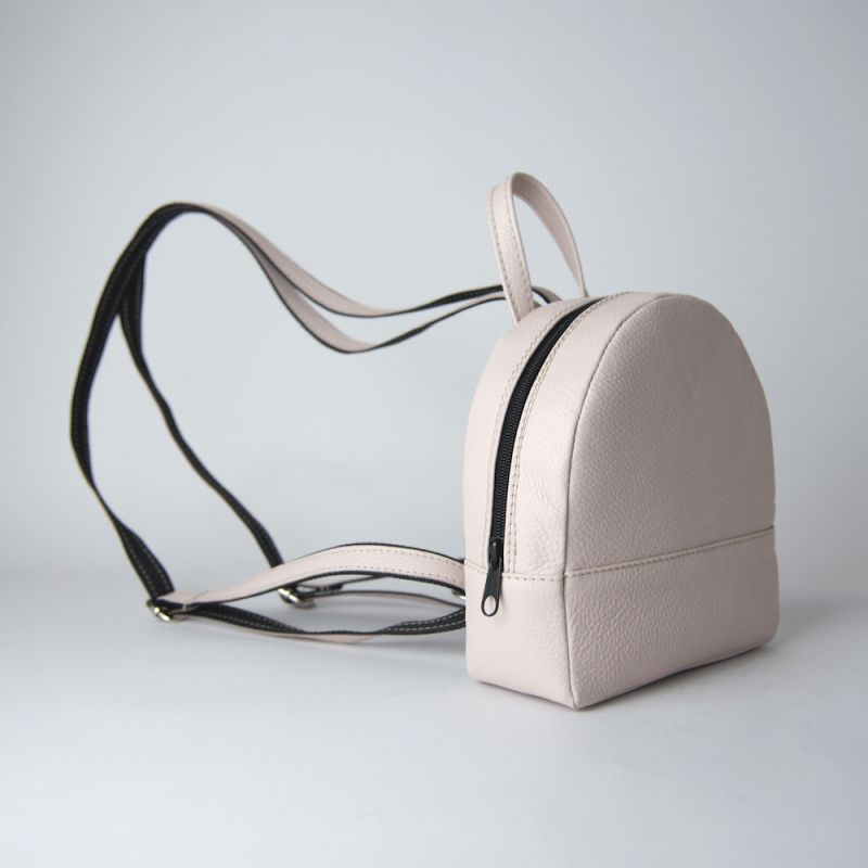 Malý módny ruksak z pravej kože v ružovej farbe