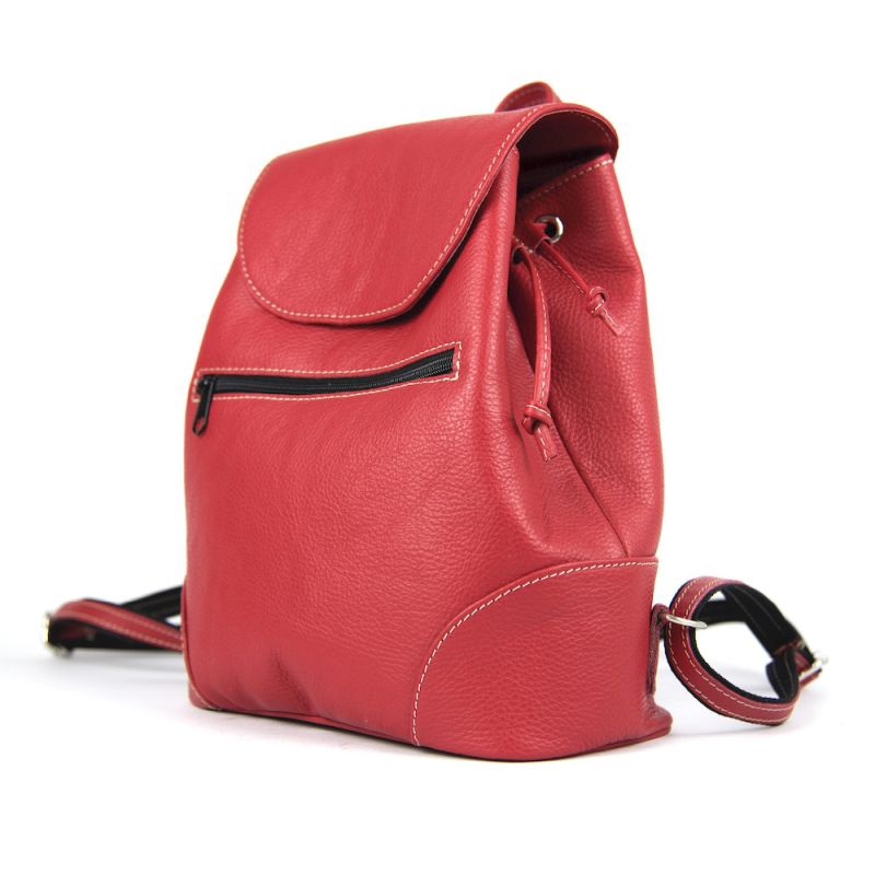Praktický kožený batoh v červenej farbe