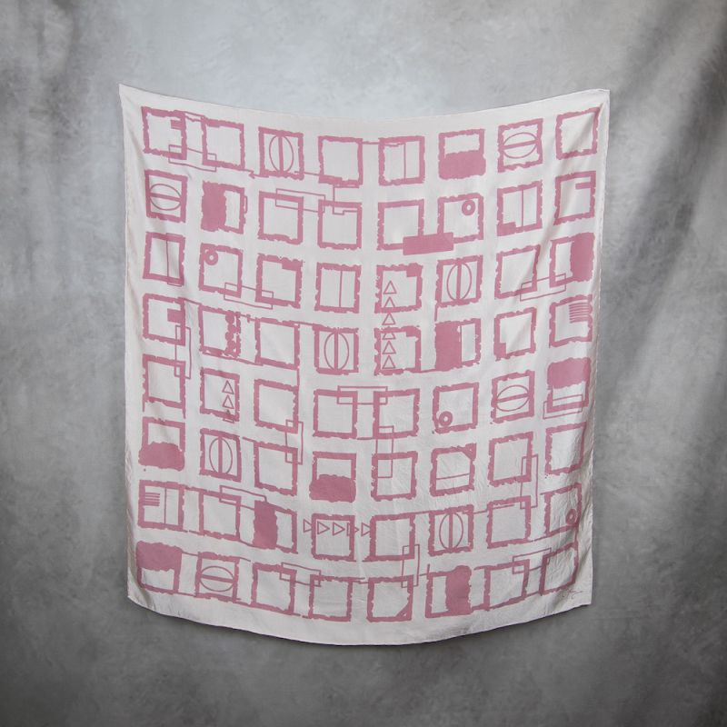 Ručne maľovaná hodvábna šatka RUŽOVÉ ŠTVORCE, 90 x 90cm, Vyrobená na Slovensku