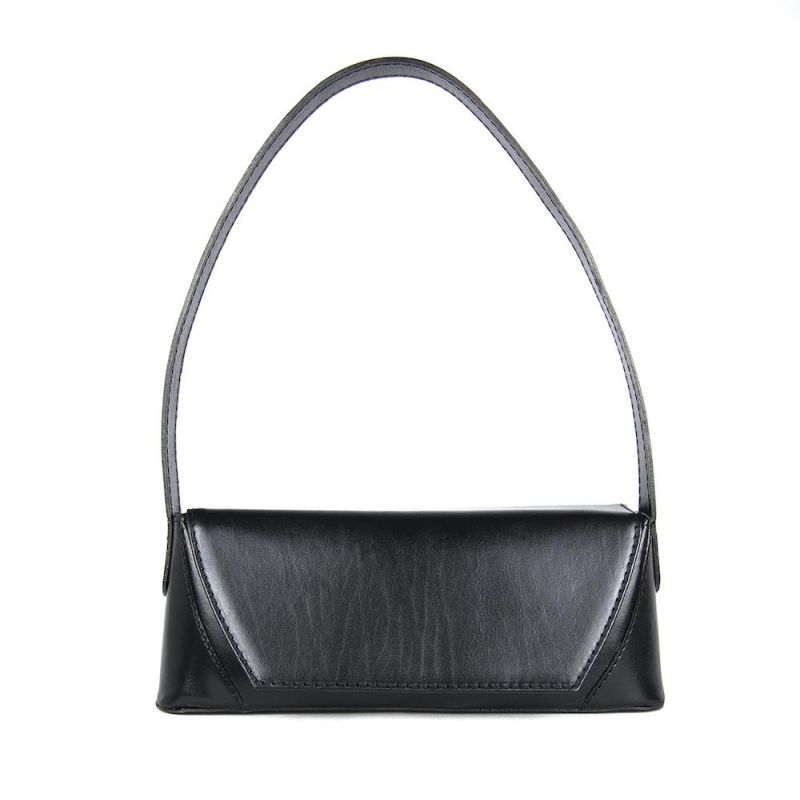 Kožená kabelka v čiernej farbe