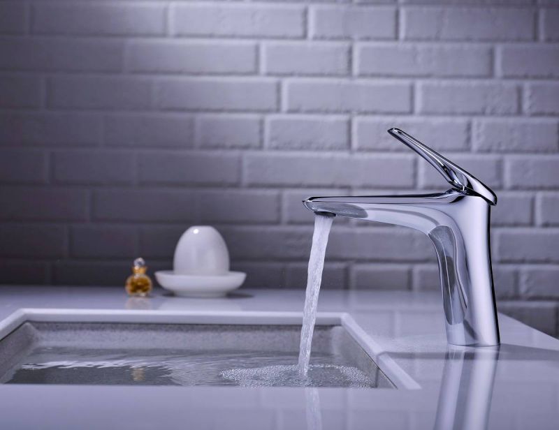 Elegantná umývadlová batéria, strieborná