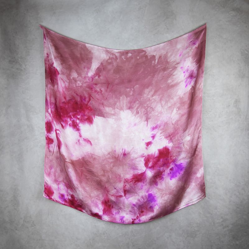 Limitovaná hodvábna šatka LIMITED_215 – 90 x 90 cm, ručne vyrobená na Slovensku