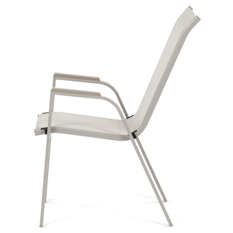 Záhradná stolička béžová s kovovou konštrukciou a sieťovinou