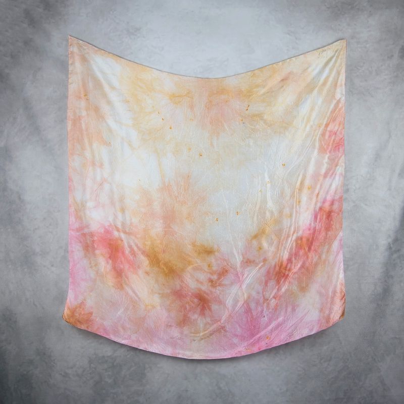 Hodvábna šatka VZOR_37, 85 × 90 cm, Made in Slovakia
