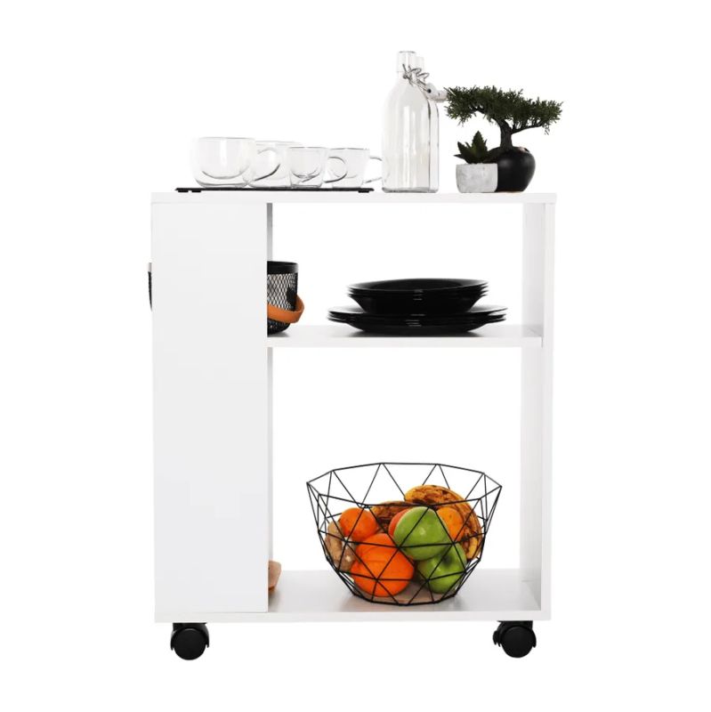 Príručný stolík v bielej farbe na kolieskach