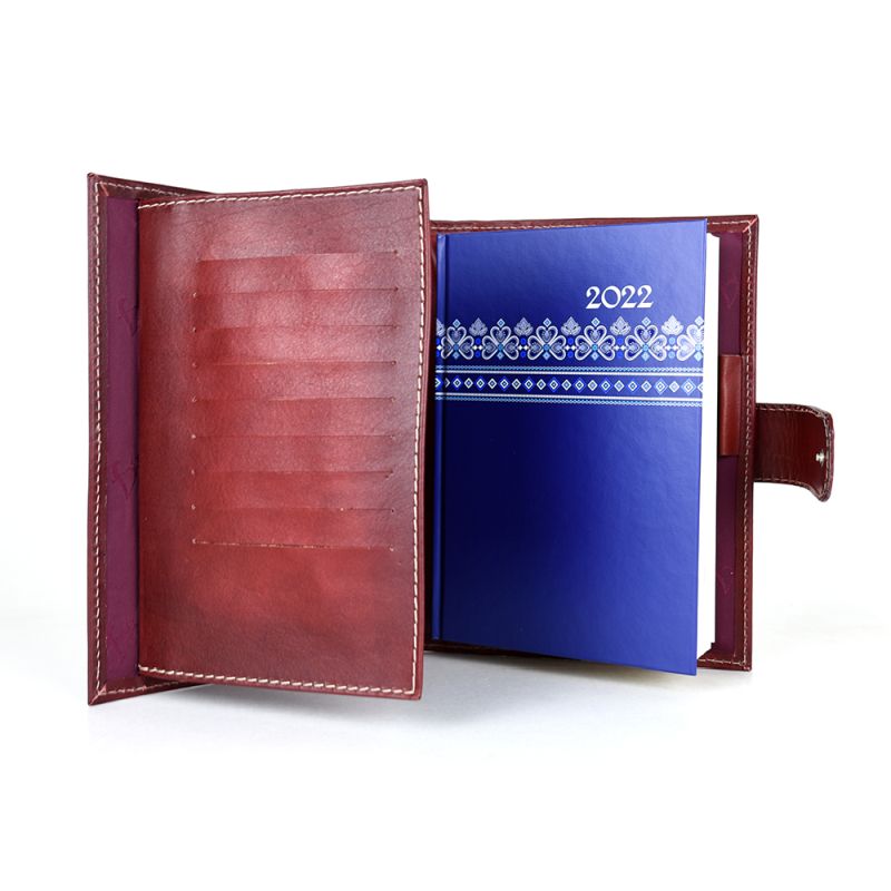 Kožený pracovný diár v bordovej farbe, ručne tamponovaný (limitovaná edícia)