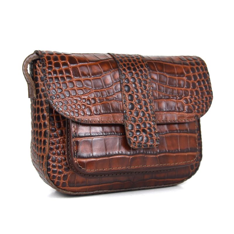 Malá dámska kabelka crossbody z hovädzej kože s dezénom krokodíla v hnedej farbe