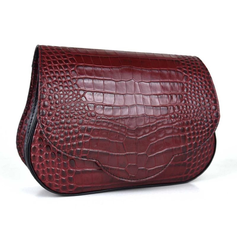 Dámska kabelka crossbody z hovädzej kože s dezénom krokodíla v bordovej farbe