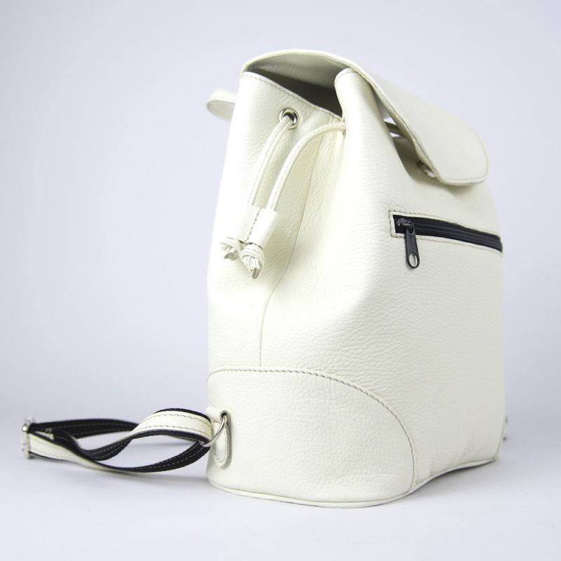 Praktický kožený batoh v krémovej farbe