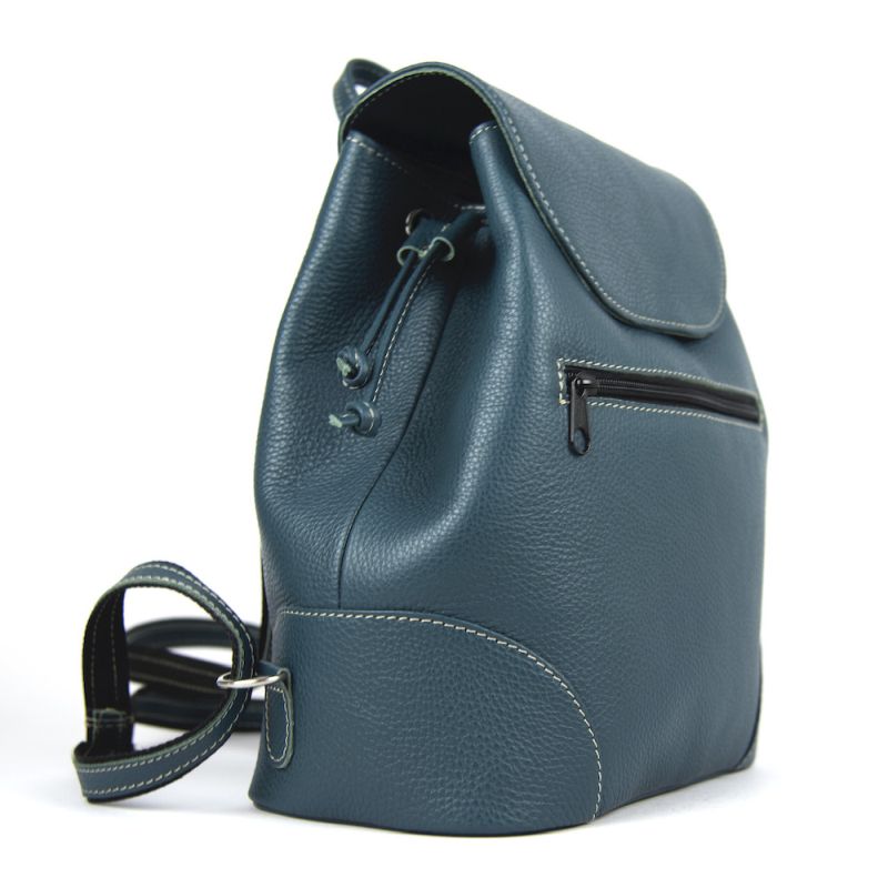 Praktický kožený batoh v petrolejovej farbe
