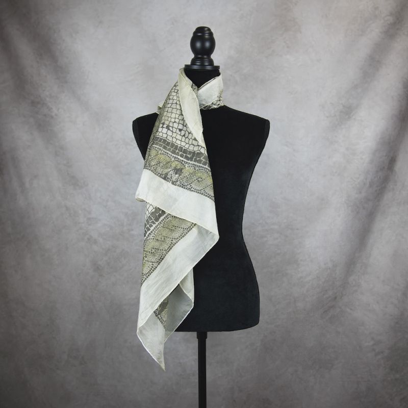 Ručne maľovaná hodvábna šatka ZELENÁ MEDÚZA, 90 x 90cm, Vyrobená na Slovensku