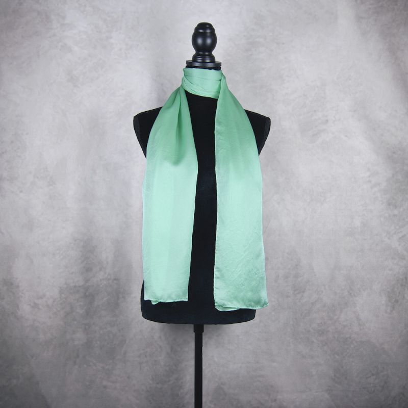 Hodvábny šál SMARAGDOVO-ZELENÝ, Vyrobený na Slovensku, 175 x 45cm