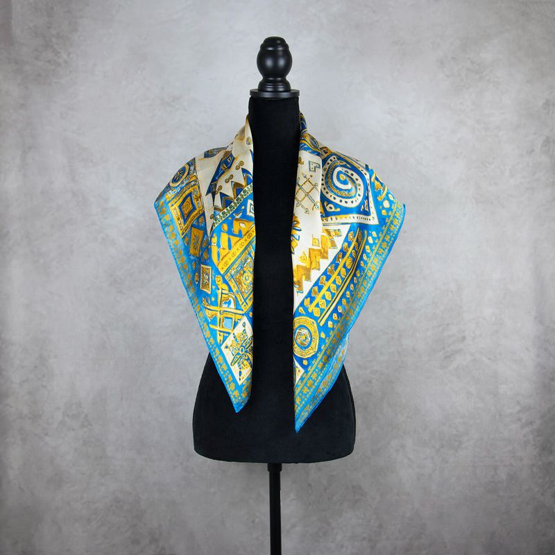 Módna hodvábna šatka ČIČMANY - MODRO-ZLATÉ, 90 x 90cm