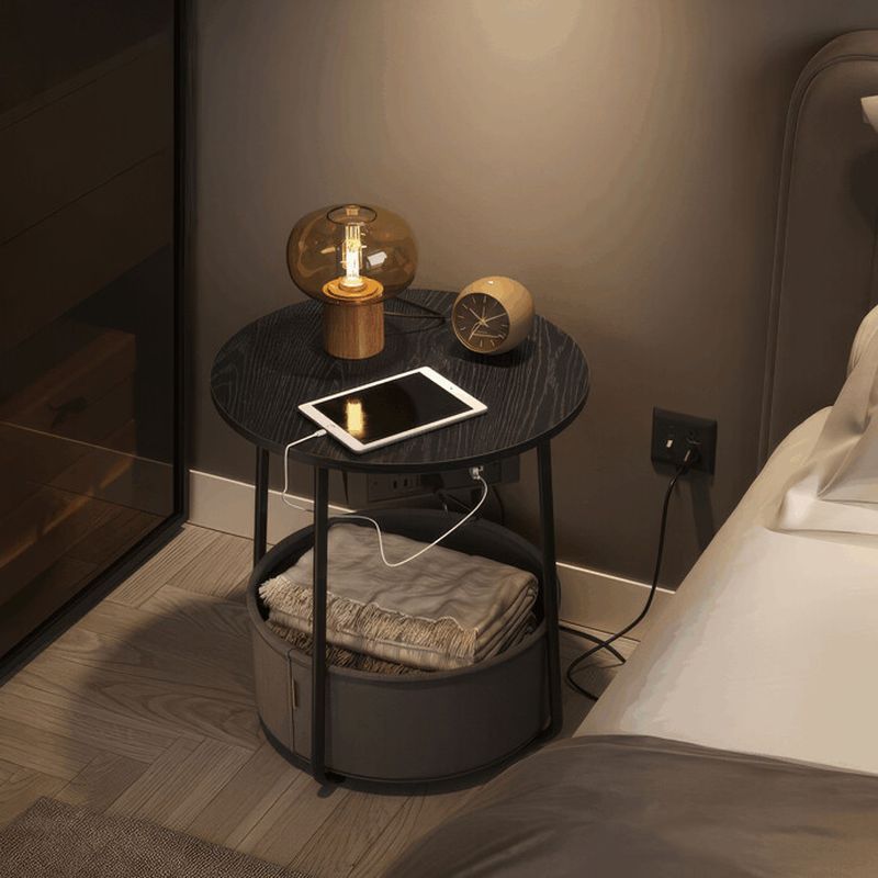 Odkladací stolík s USB 45x45x50 cm, MDF čierna