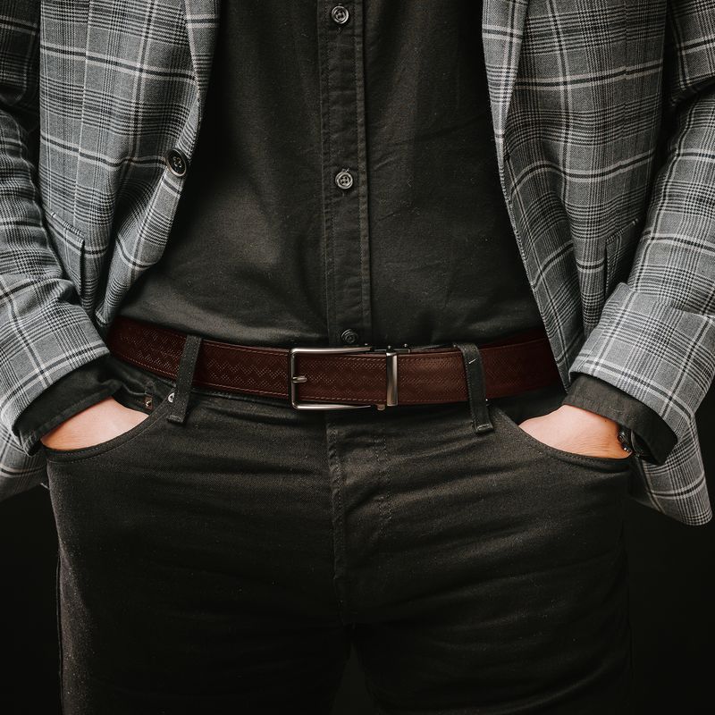 Kožený opasok s dekorom a automatickou prackou – BLACK CLOSE, limitovaná edícia, tmavo hnedý