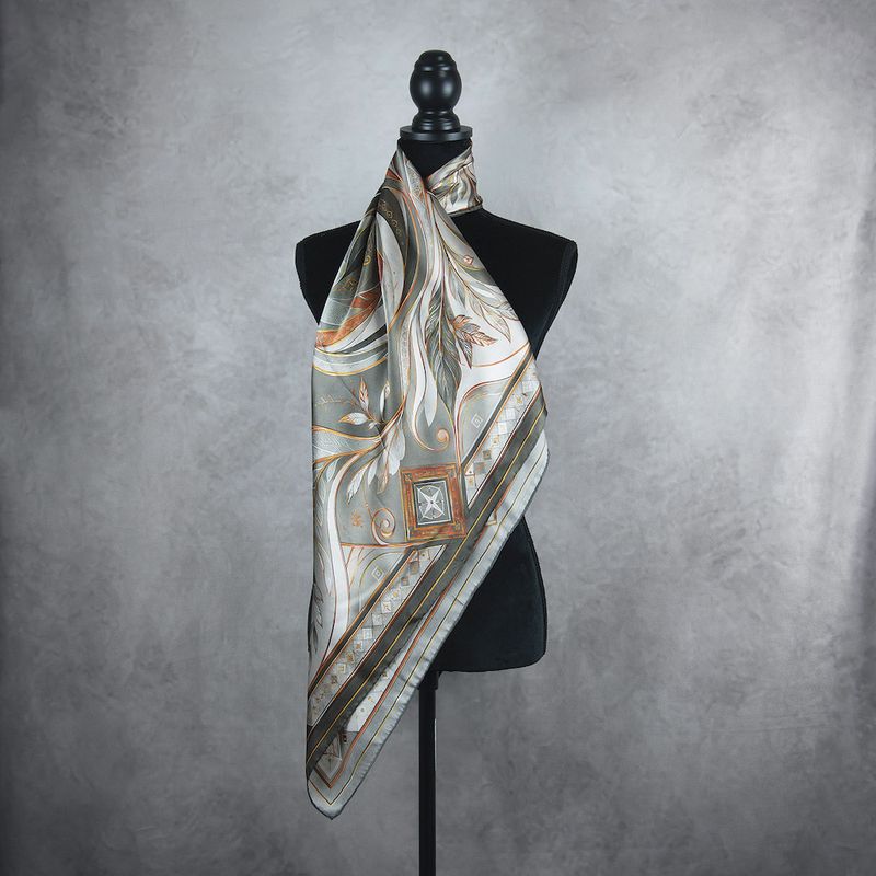 Hodvábna šatka LÍŠKA – SIVÁ, 100 % prírodný hodváb, 90 × 90 cm