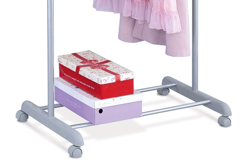 Stojan na zavesenie šiat sivý