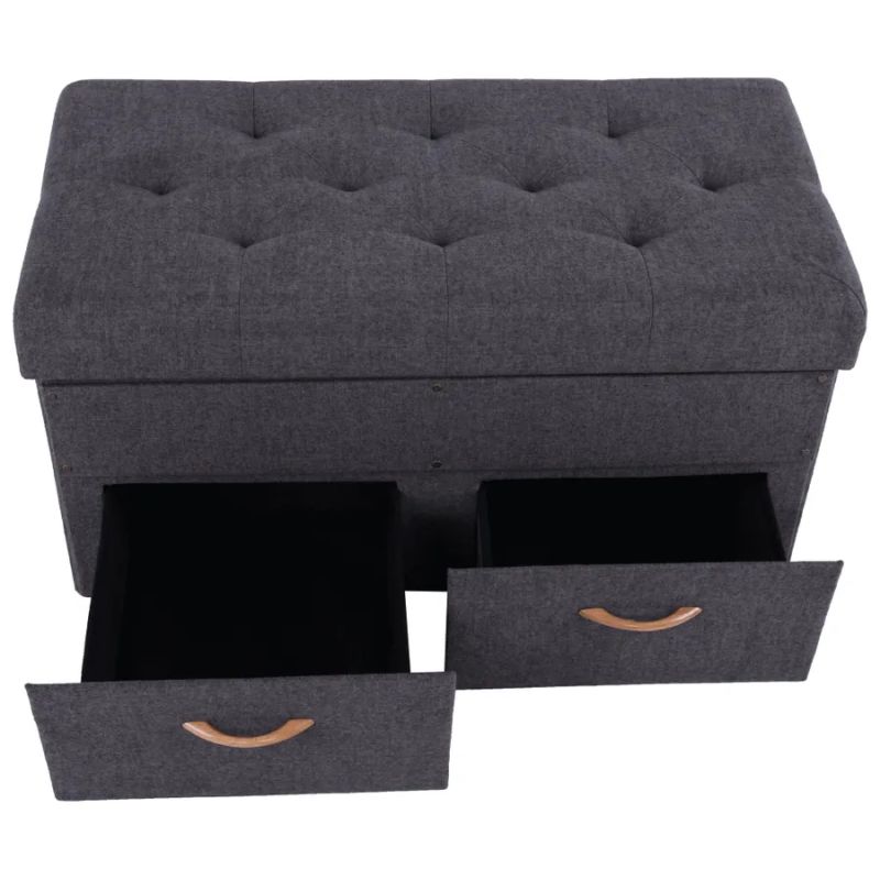 Moderný prešívaný taburet vyrobený z látky v sivej farbe