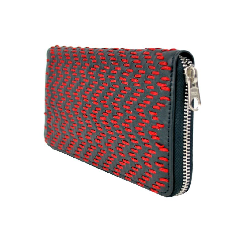 Dámska kožená peňaženka ručne vyšívaná, červené vyšívanie