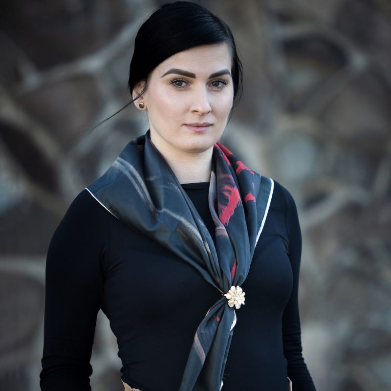 Módna hodvábna šatka ČERVENÁ ČIAPOČKA, 90 x 90cm