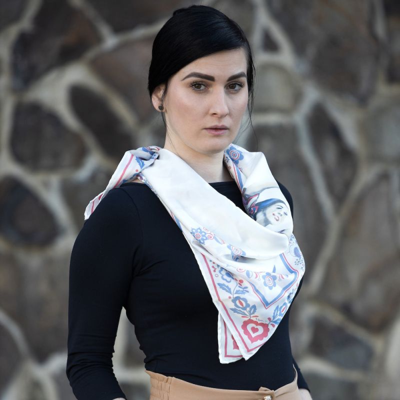 Módna hodvábna šatka TANEČNICA, 90 x 90cm