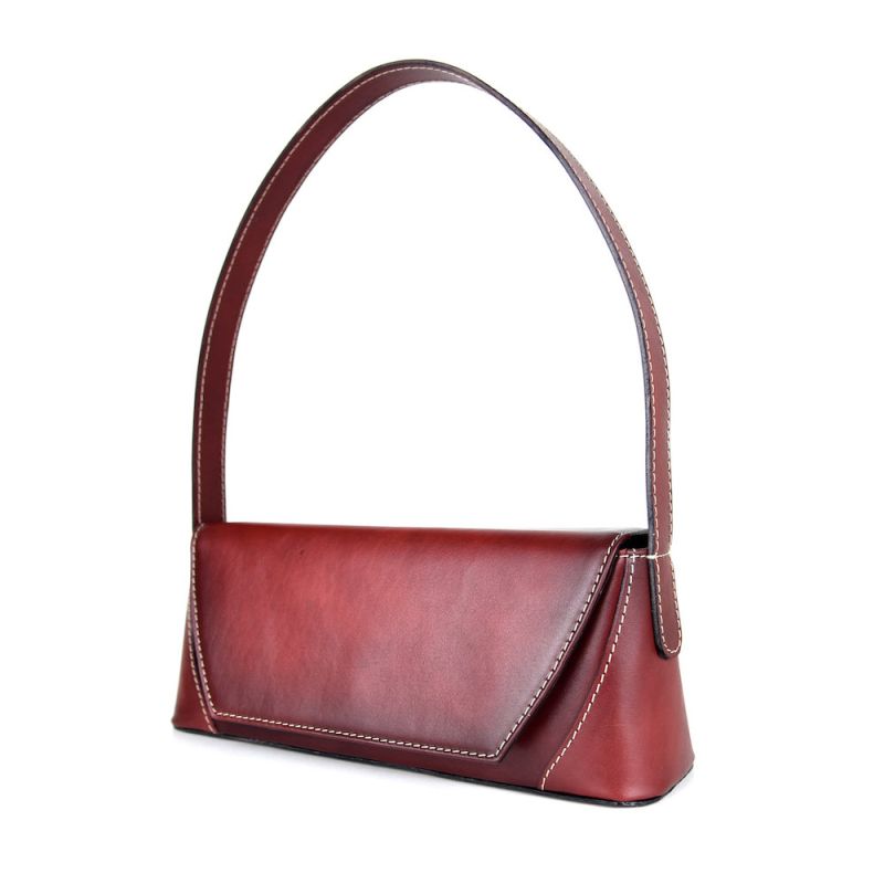 Kožená kabelka ručne tieňovaná v bordovej farbe