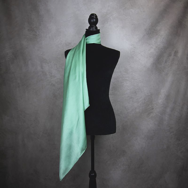 Hodvábna šatka SMARAGDOVO ZELENÁ 90 x 90cm