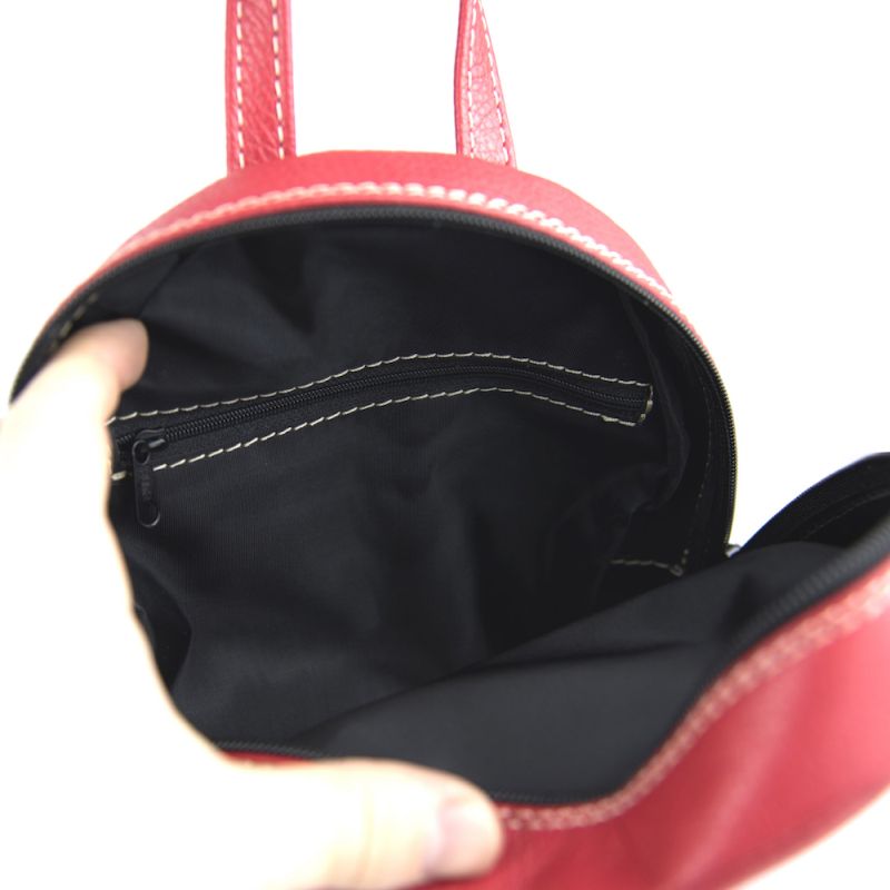 Malý módny ruksak z pravej kože v červenej farbe