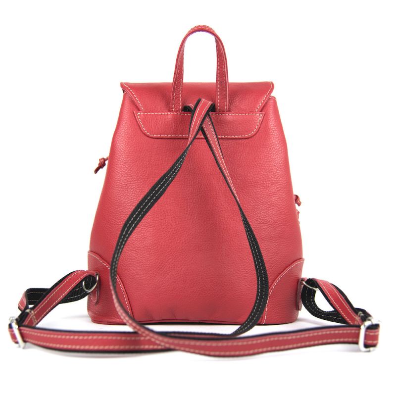 Praktický kožený batoh v červenej farbe