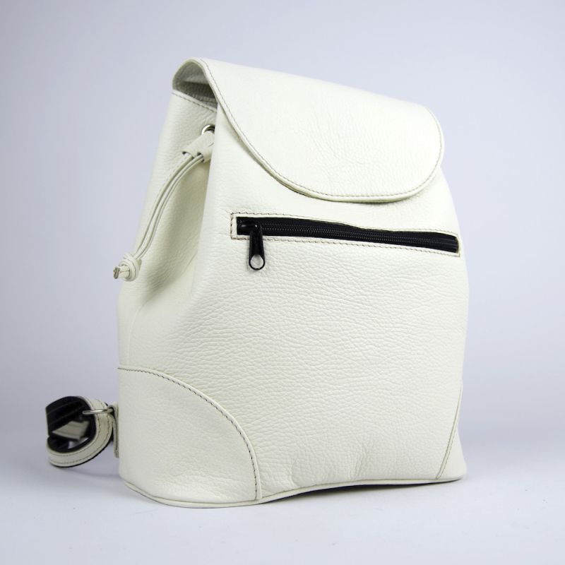 Praktický kožený batoh v krémovej farbe