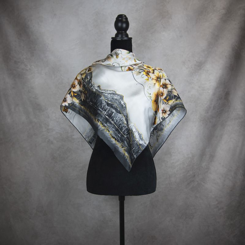 Módna hodvábna šatka VYSOKÉ TATRY - SIVÉ, 90 x 90cm