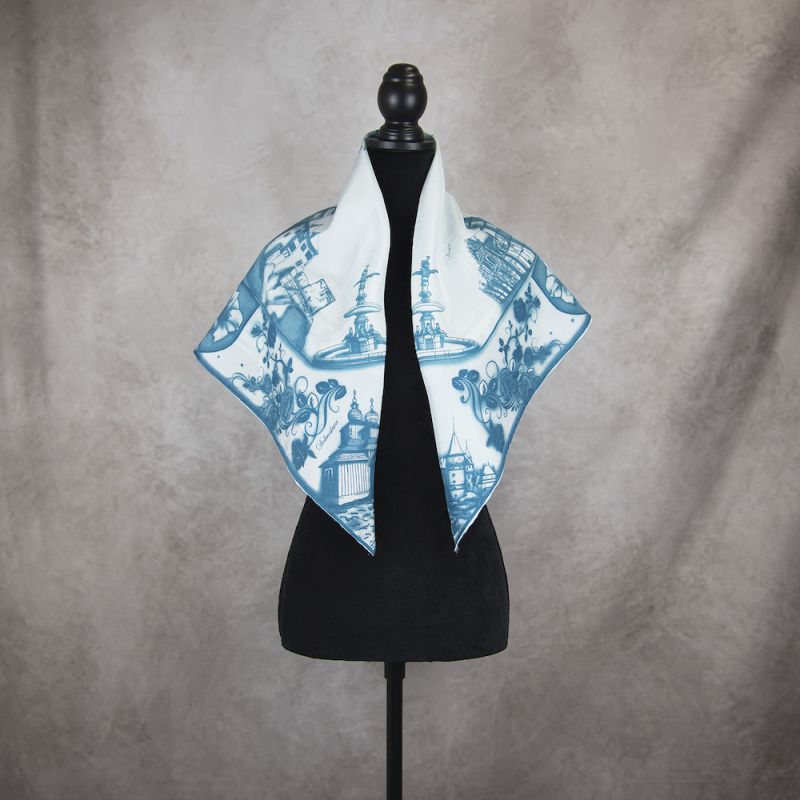 Exkluzívna hodvábna šatka SLOVENSKO TMAVO MODRÁ, 90 x 90cm, Made in SLOVAKIA