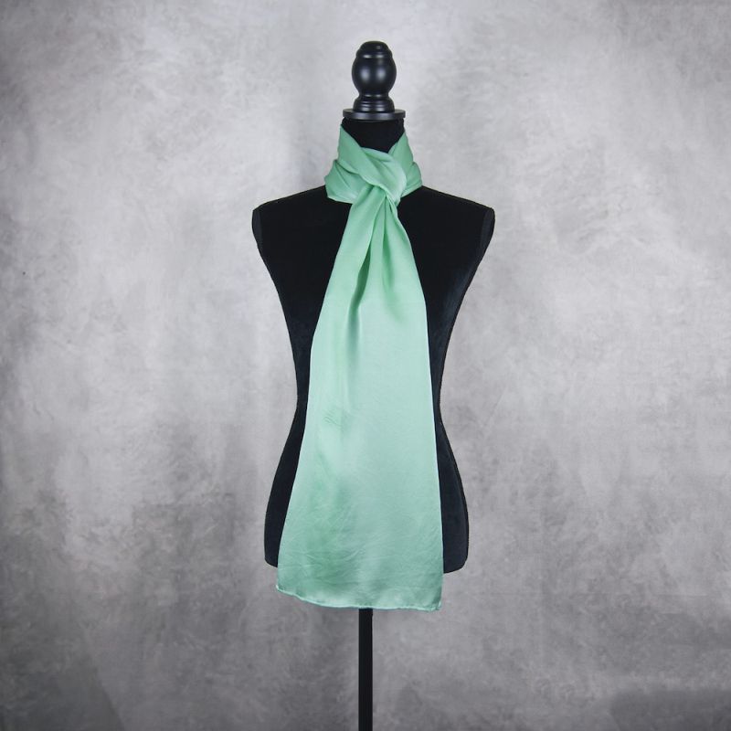 Hodvábny šál SMARAGDOVO-ZELENÝ, Vyrobený na Slovensku, 175 x 45cm