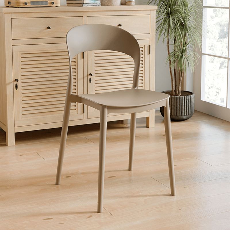 Stohovateľná plastová stolička, béžová