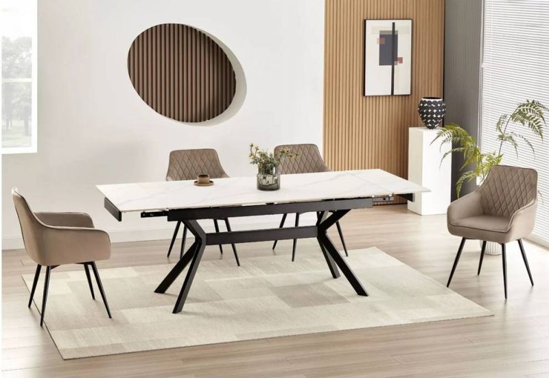 Skvelá jedálenská stolička, látka VELVET, čierna-tmavobéžová bluvel 40