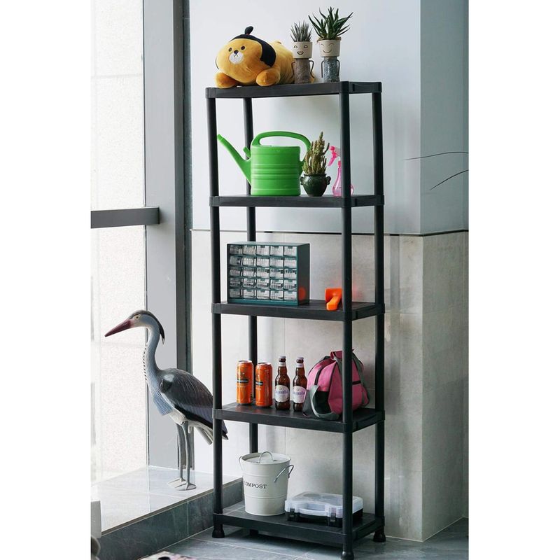 Viacúčelový regál z odolného čierneho plastu