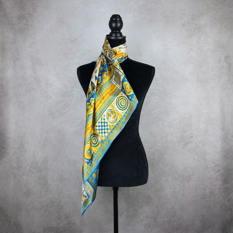 Módna hodvábna šatka ČIČMANY - MODRO-ZLATÉ, 90 x 90cm