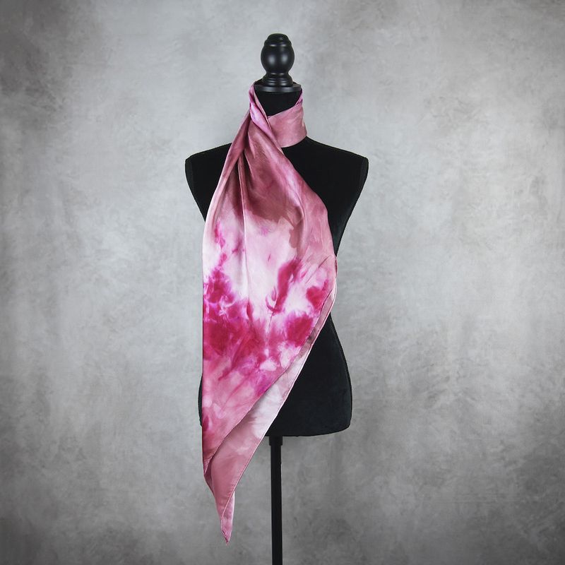 Limitovaná hodvábna šatka LIMITED_215 – 90 x 90 cm, ručne vyrobená na Slovensku