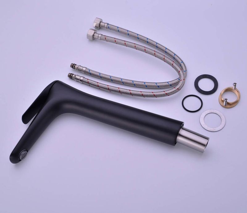 Elegantná umývadlová batéria čierna