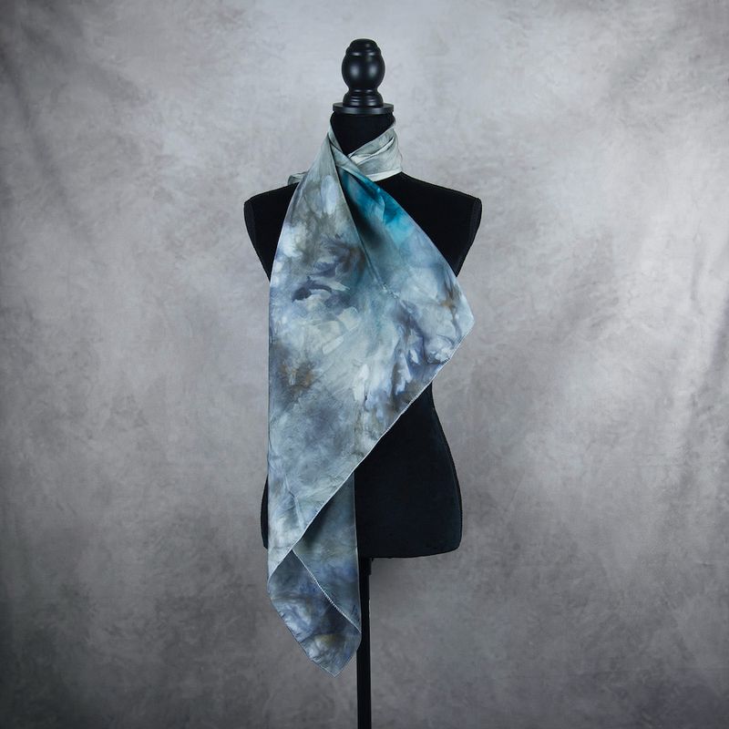Hodvábna šatka VZOR_47, 85 × 90 cm, Made in Slovakia