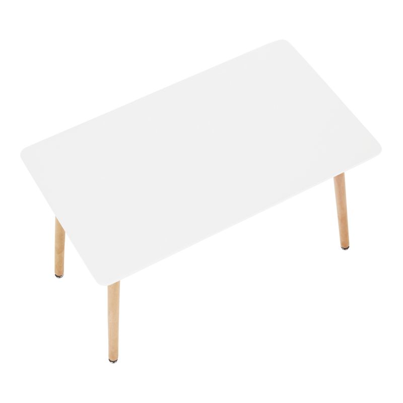 Jednoduchý, no zároveň moderný jedálenský stôl