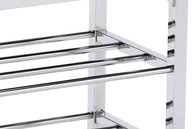 Praktický kovový botník v chrómovej farbe