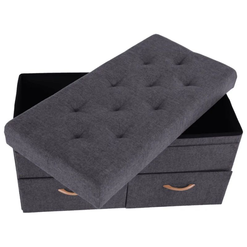 Moderný prešívaný taburet vyrobený z látky v sivej farbe