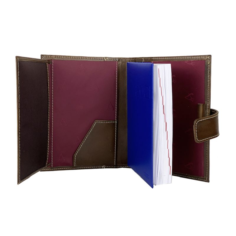 Kožený pracovný diár v hnedej farbe, ručne tamponovaný (limitovaná edícia)