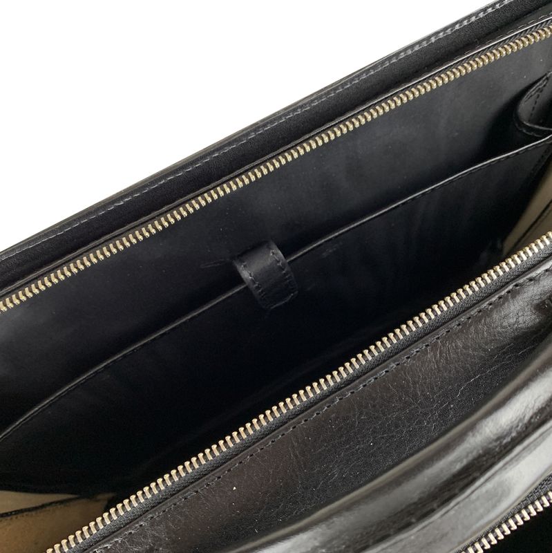 Pracovný kožený kufor v čiernej farbe