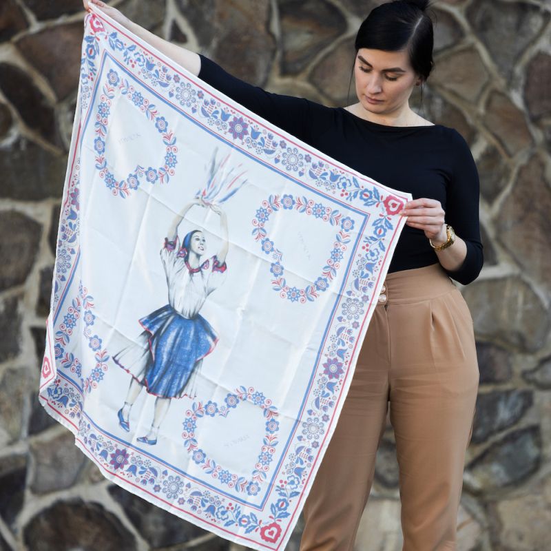 Módna hodvábna šatka TANEČNICA, 90 x 90cm