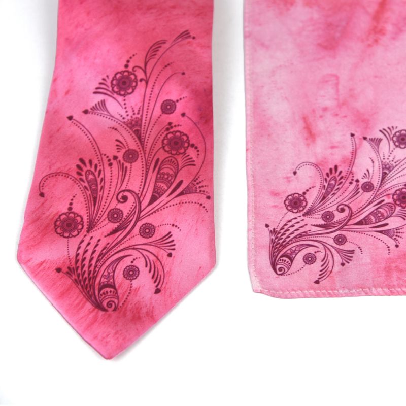 Hodvábna kravata + vreckovka - Prírodný ľudový motív v ružovej farbe 100% hodváb