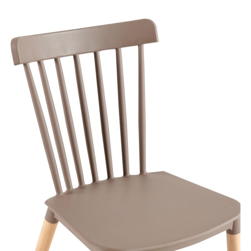 Jedálenská stolička vyrobená z plastu, s drevenými nožičkami, sivá